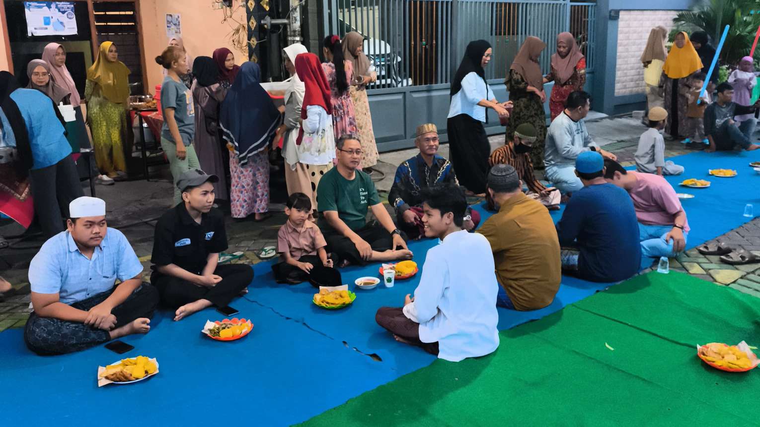 Kehangatan Buka Bersama Warga RT 06 Dupak Bandarejo Perkuat Silaturahmi